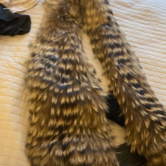 Alice + Olivia gorgeous raccoon vest - Picture 14 of 16